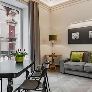 https://ferrini-home-etnea-portrait.catania-hotels.net