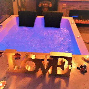 https://gold-luxury-suite-home-roma.it-romehotels.com